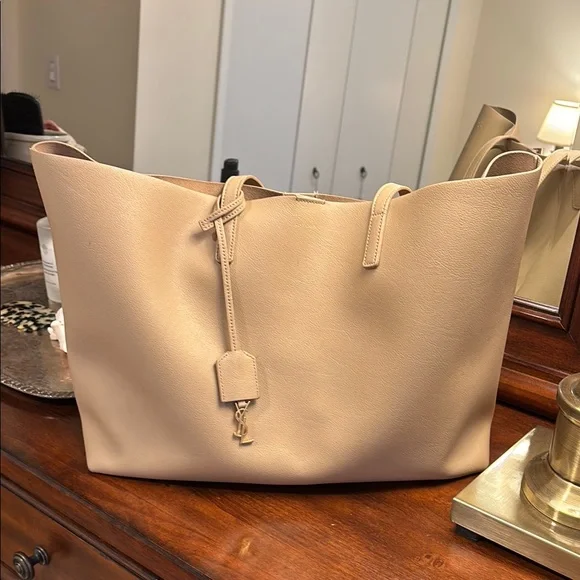 Yves Saint Laurent Shopping Tote in beige leather - Picture 2 of 14